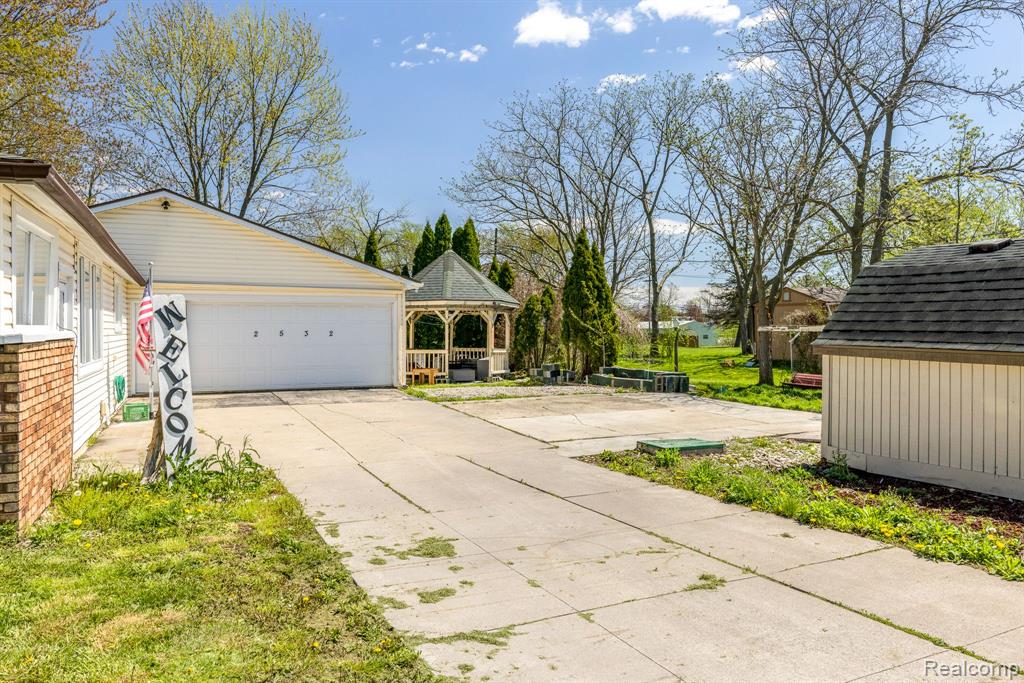 2532 Michigan Road Port Huron, MI 48060 - Photo 7 of 24