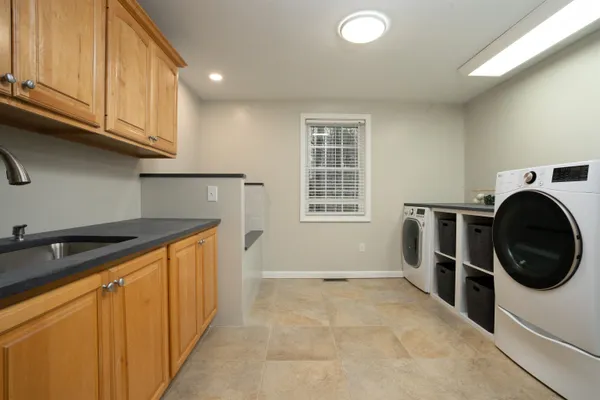 $995,000 | 10 Quarry Road, Hooksett, NH 03106