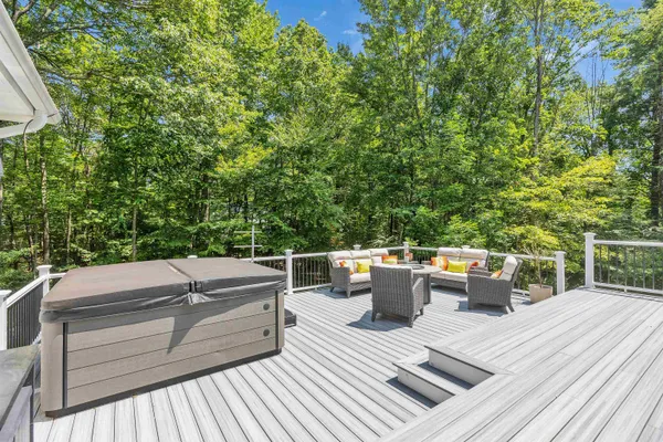 $995,000 | 10 Quarry Road, Hooksett, NH 03106