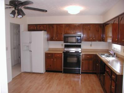 3221 Montavesta Road Lexington, KY 40502 - Photo 3 of 10 LARGE KITCHEN WITH NEW PERGO FLOORING,