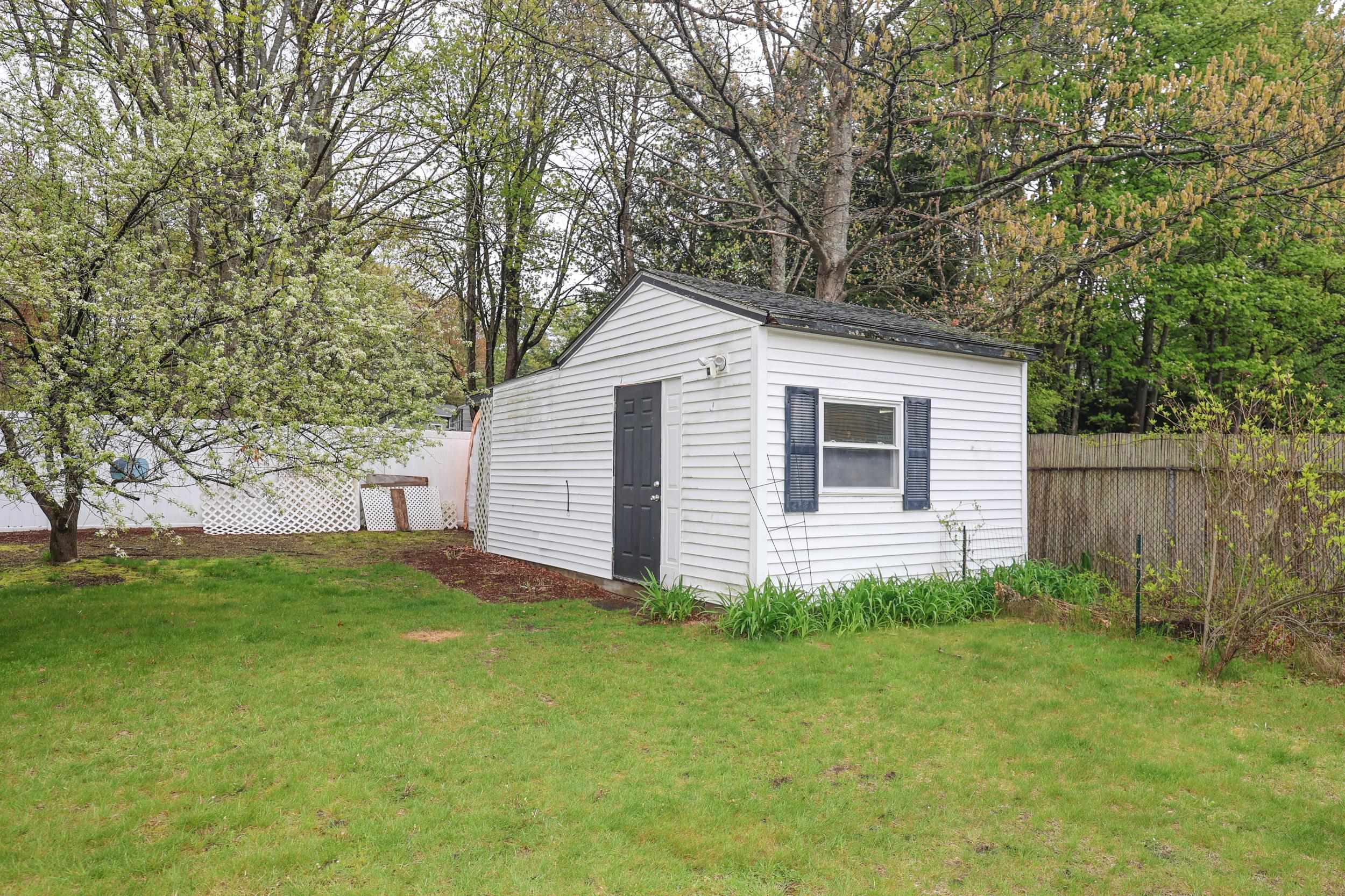 15 Raymond Drive Merrimack, NH 03054 - Photo 8 of 42
