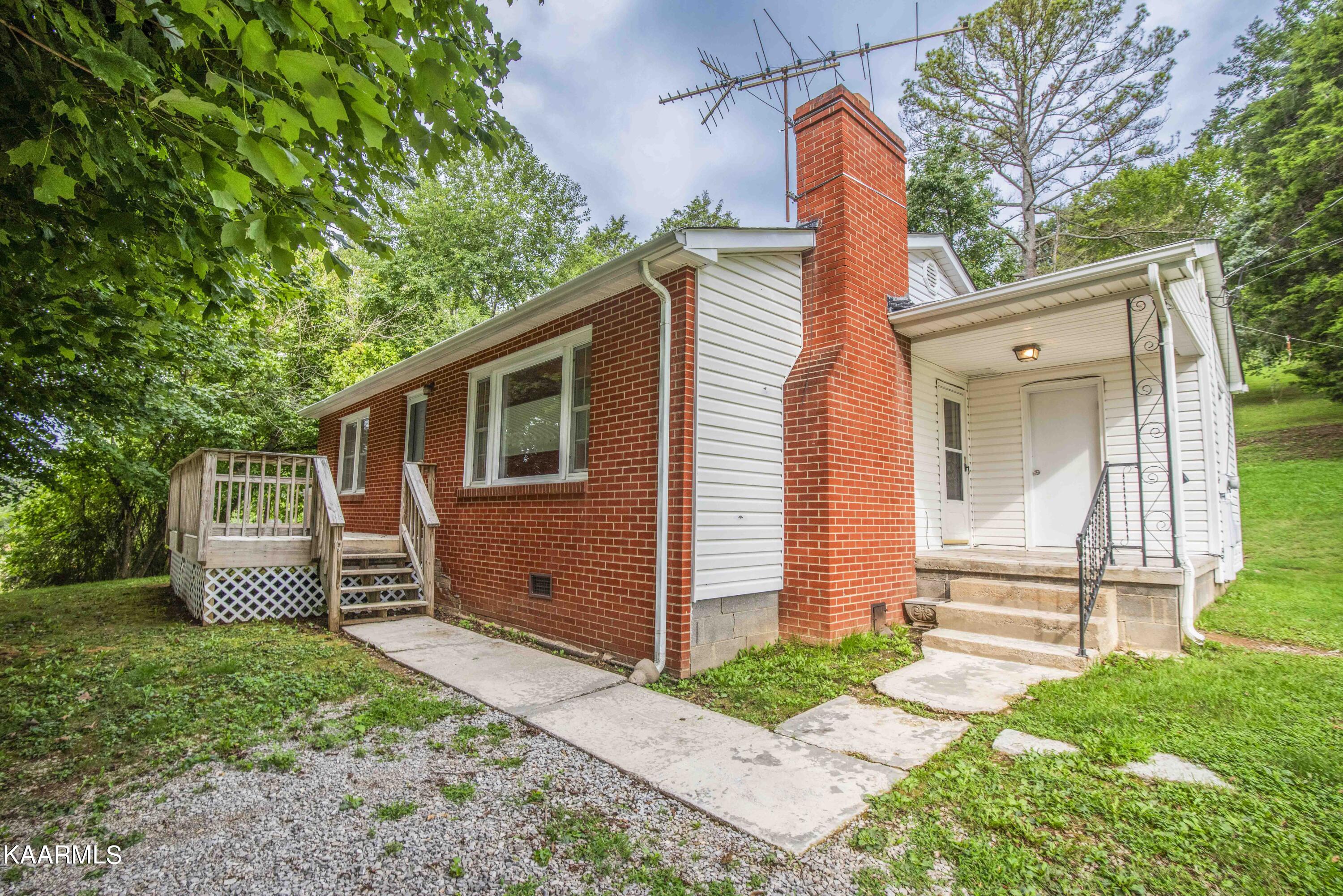 109 Spring Street Maynardville, TN 37807 - Photo 3 of 35 3C302763-EBA2-4B19-BCB6-7E617DC5AC99