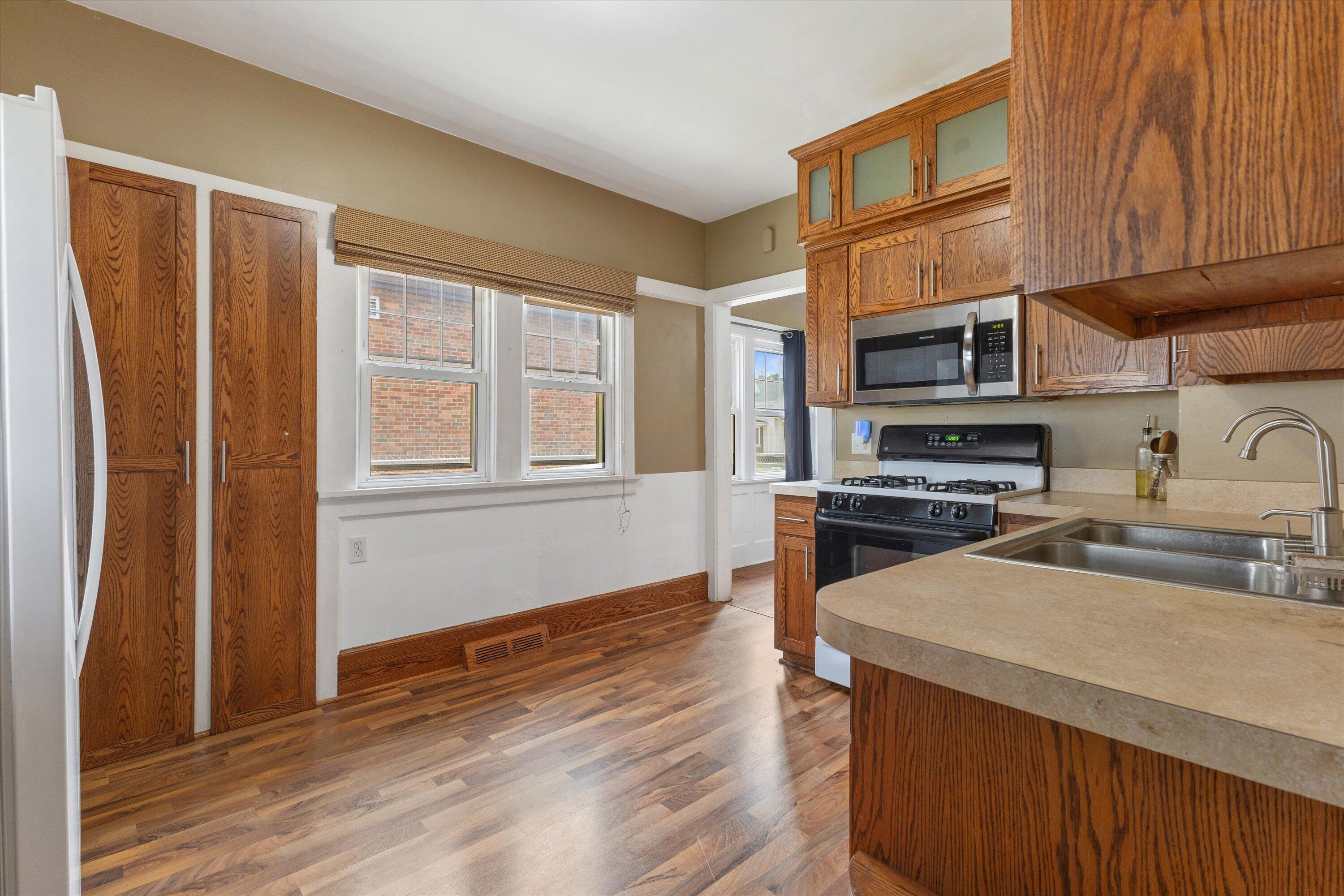 3002 Bate Street Racine, WI 53403 - Photo 10 of 28 10