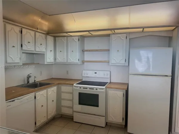 $2,200 | 2851 Northeast 183rd Street, Unit 2004E, Aventura, FL 33160