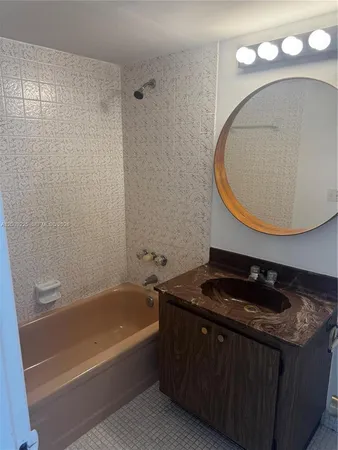 $2,200 | 2851 Northeast 183rd Street, Unit 2004E, Aventura, FL 33160