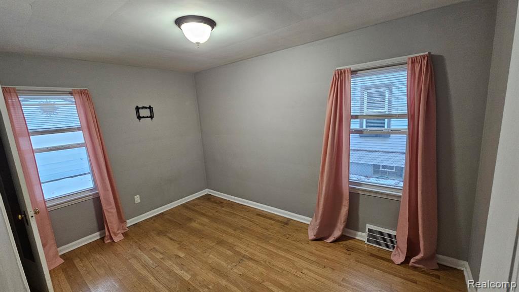 2259 Cambridge Road Berkley, MI 48072 - Photo 3 of 20