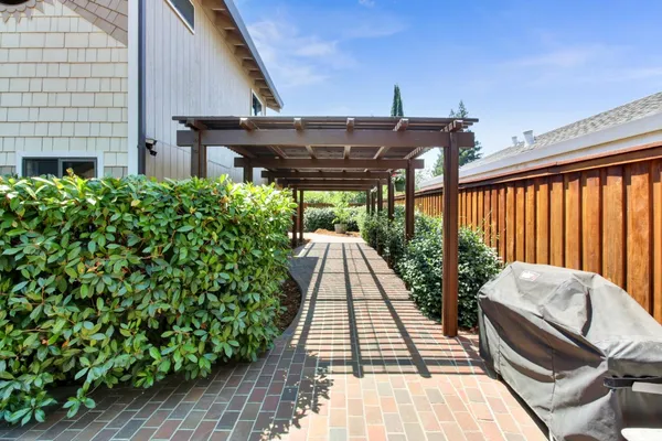 $719,900 | 7916 Laurelridge Court, Fair Oaks, CA 95628