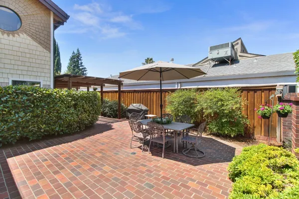 $719,900 | 7916 Laurelridge Court, Fair Oaks, CA 95628