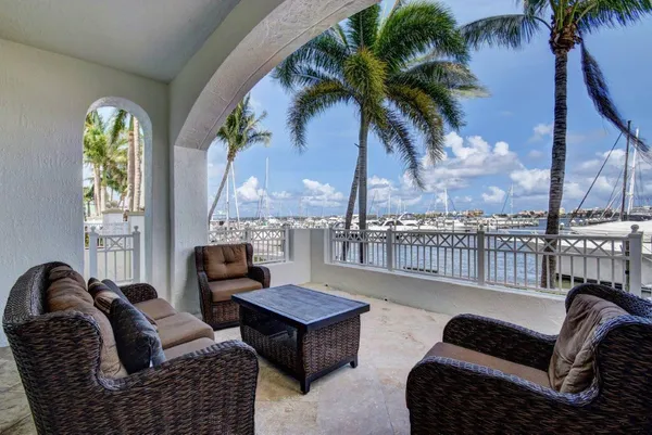 $2,700 | 802 West Windward Way, Unit 304, Lantana, FL 33462
