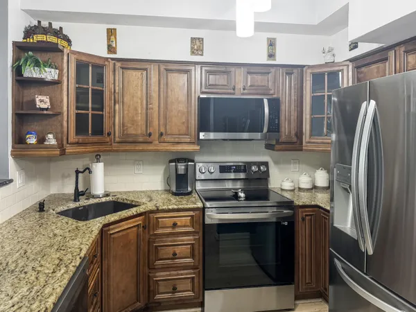 $2,700 | 802 West Windward Way, Unit 304, Lantana, FL 33462