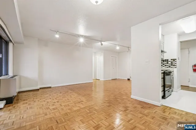 $277,000 | 150 Overlook Avenue, Unit 6H, Hackensack, NJ 07601