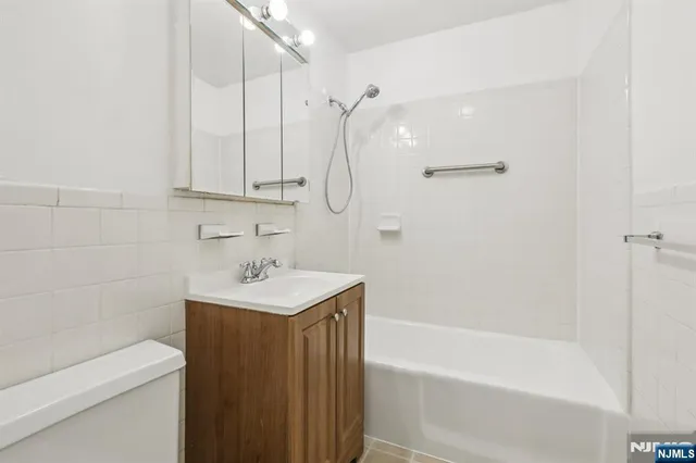 $277,000 | 150 Overlook Avenue, Unit 6H, Hackensack, NJ 07601