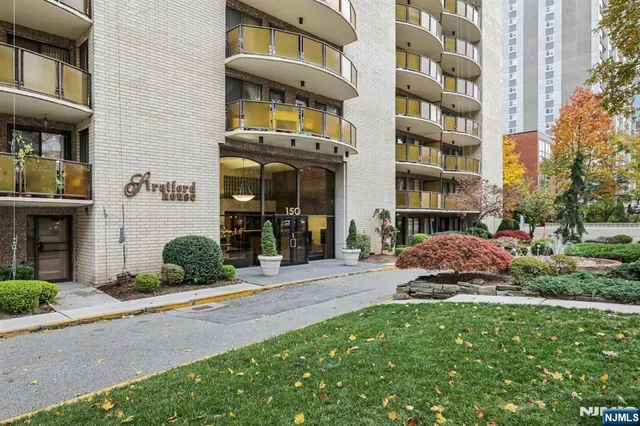 $277,000 | 150 Overlook Avenue, Unit 6H, Hackensack, NJ 07601