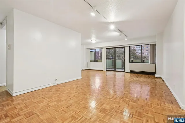 $277,000 | 150 Overlook Avenue, Unit 6H, Hackensack, NJ 07601