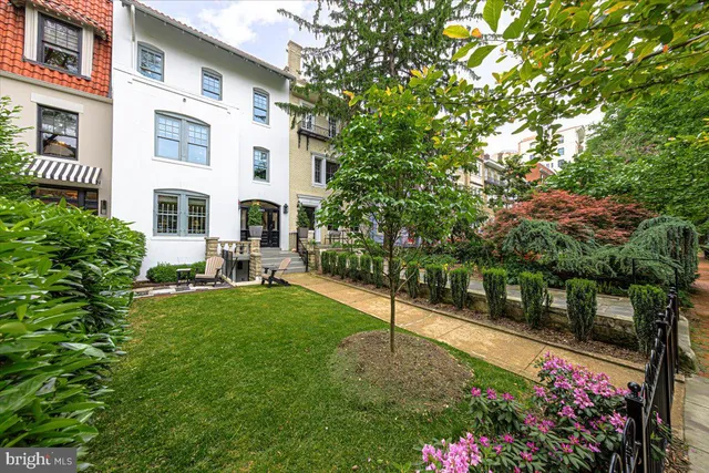 a front view of house with yard