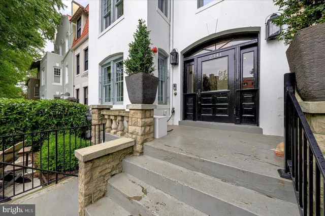 a view of front door and outdoor seating
