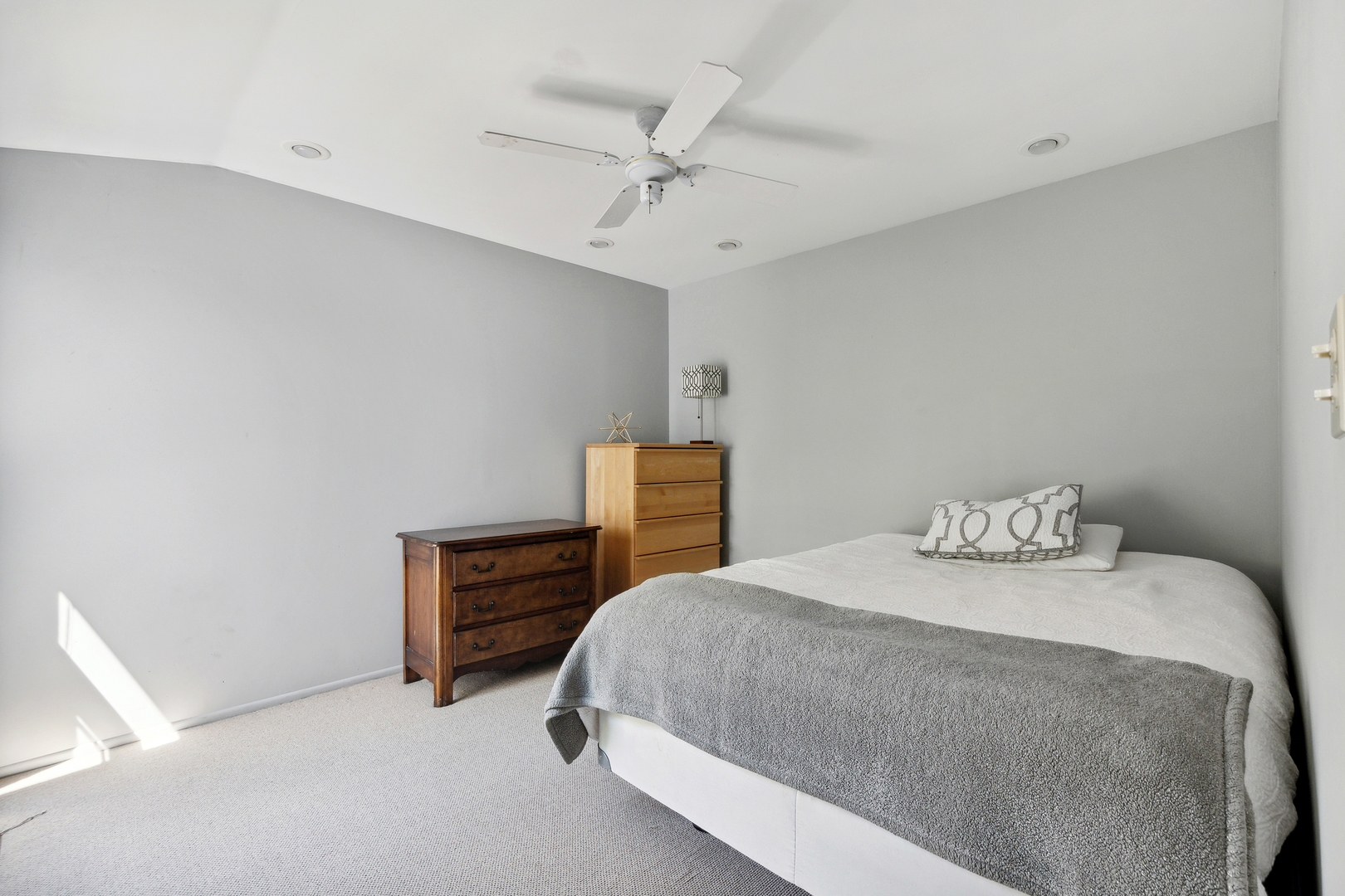 1887 Edgewood Road Highland Park, IL 60035 - Photo 14 of 19 Gallery Image 14