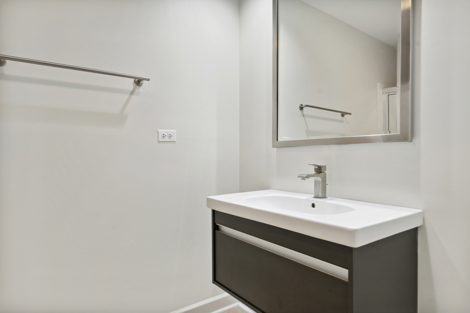 1887 Edgewood Road Highland Park, IL 60035 - Photo 16 of 19 Gallery Image 16