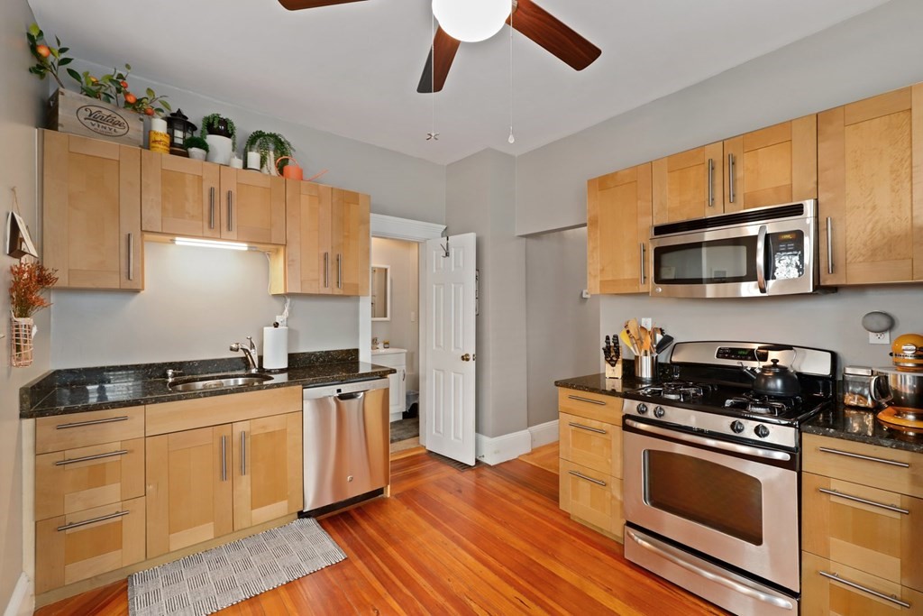 122 Brook Road, Unit 1 Quincy, MA 02169 - Photo 8 of 26 Gallery Image 8