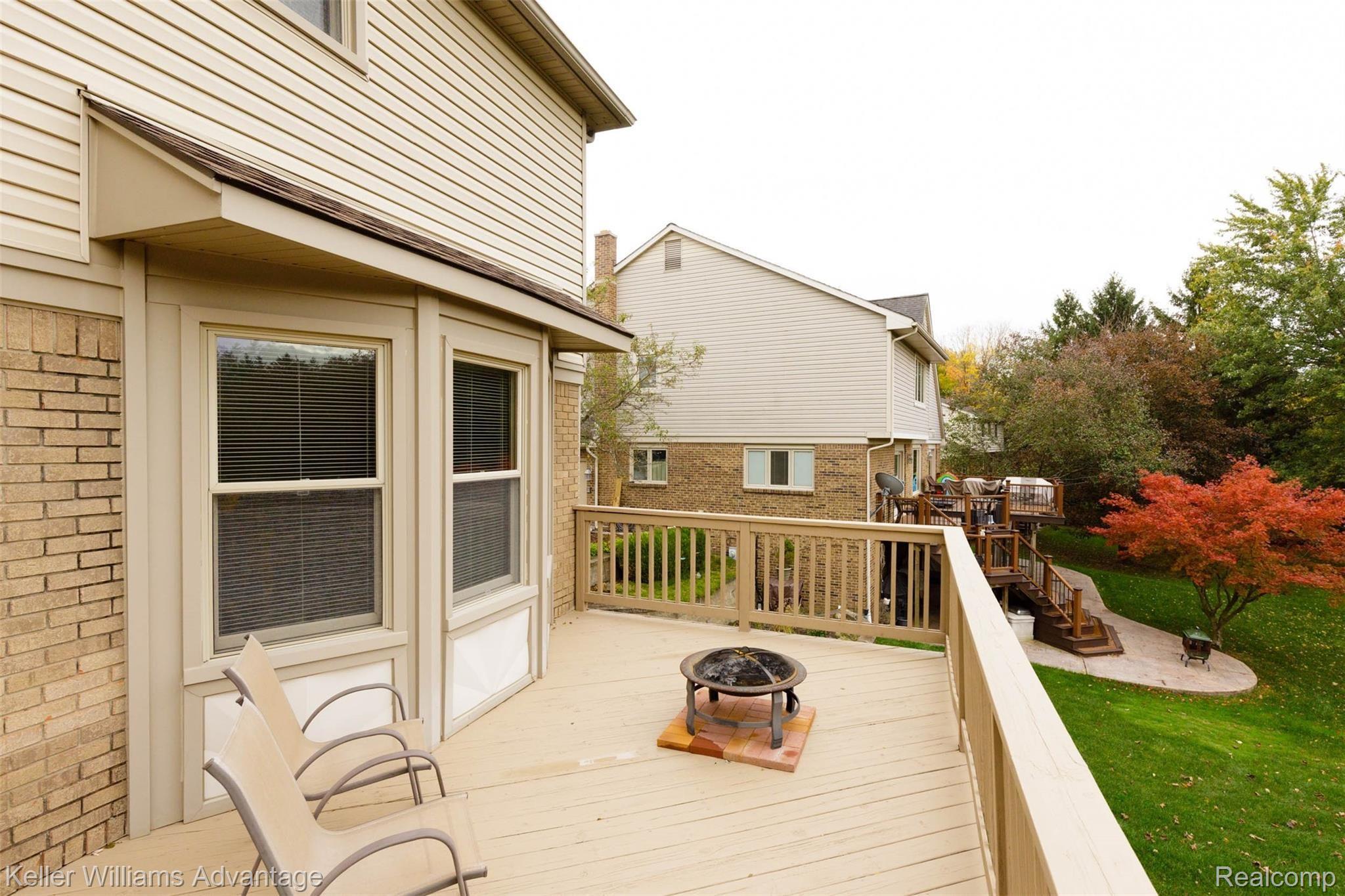 25325 Rutledge Crossing Farmington, MI 48335 - Photo 43 of 56 Large Rear Deck