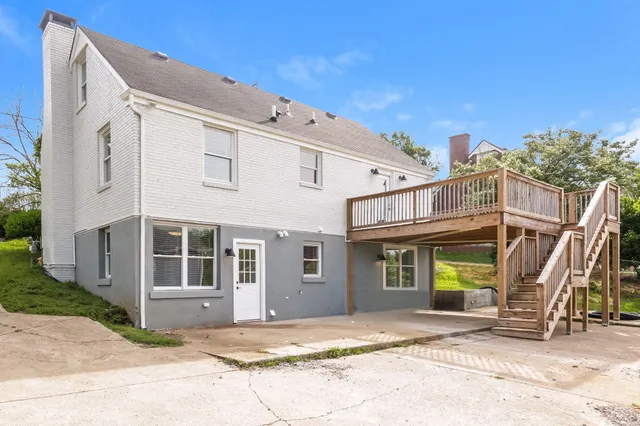 a view of a house with a backyard