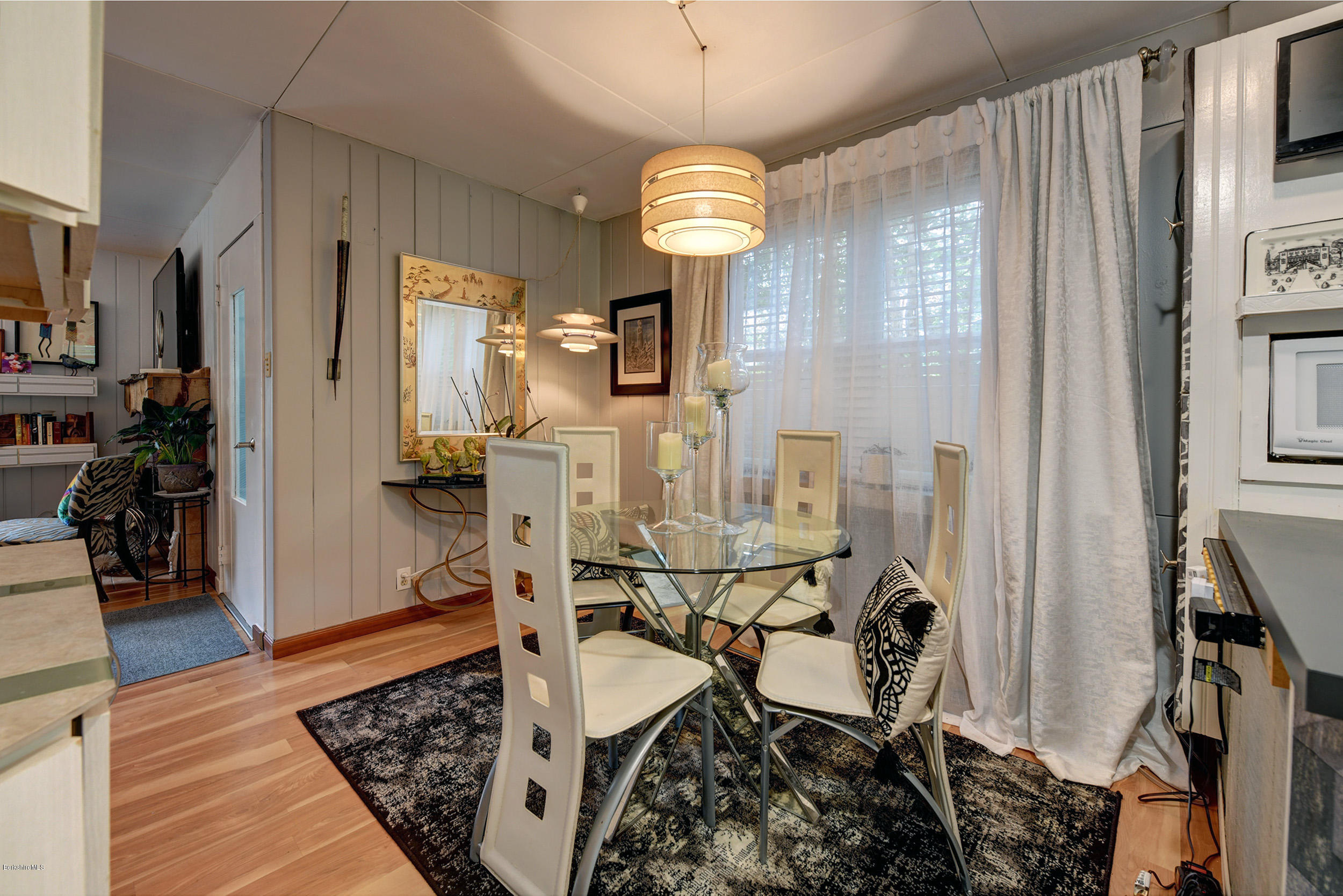 40 New Lenox Road Lenox, MA 01240 - Photo 8 of 26 40 New Lenox Road 8-Dining Area