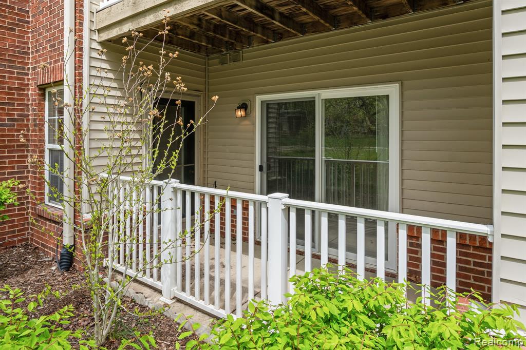4130 Hampton Ridge Boulevard, Unit 63 Howell, MI 48843 - Photo 3 of 32