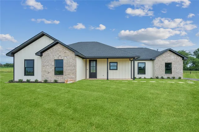 $369,900 | 4379 Collton Lane, Franklin, TX 77856