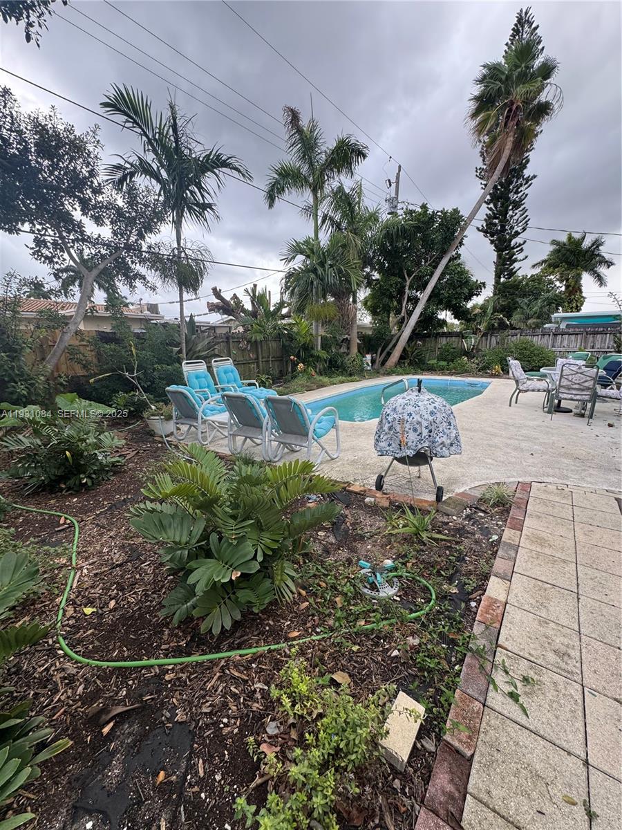 918 Southeast 16th Street, Unit 918 Deerfield Beach, FL 33441 - Photo 12 of 20 a view of a backyard