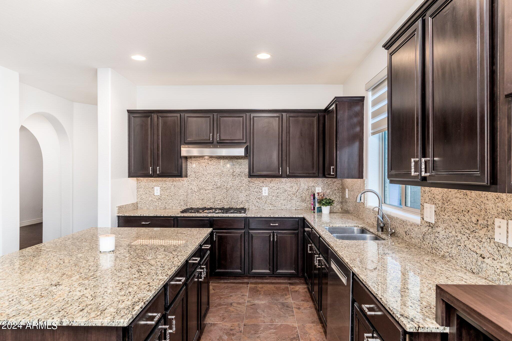 Gourmet kitchen w large island