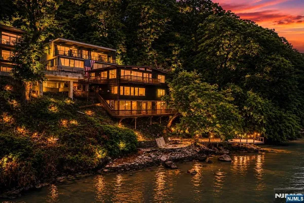 $2,800,000 | 35 Shore Road, Edgewater, NJ 07020