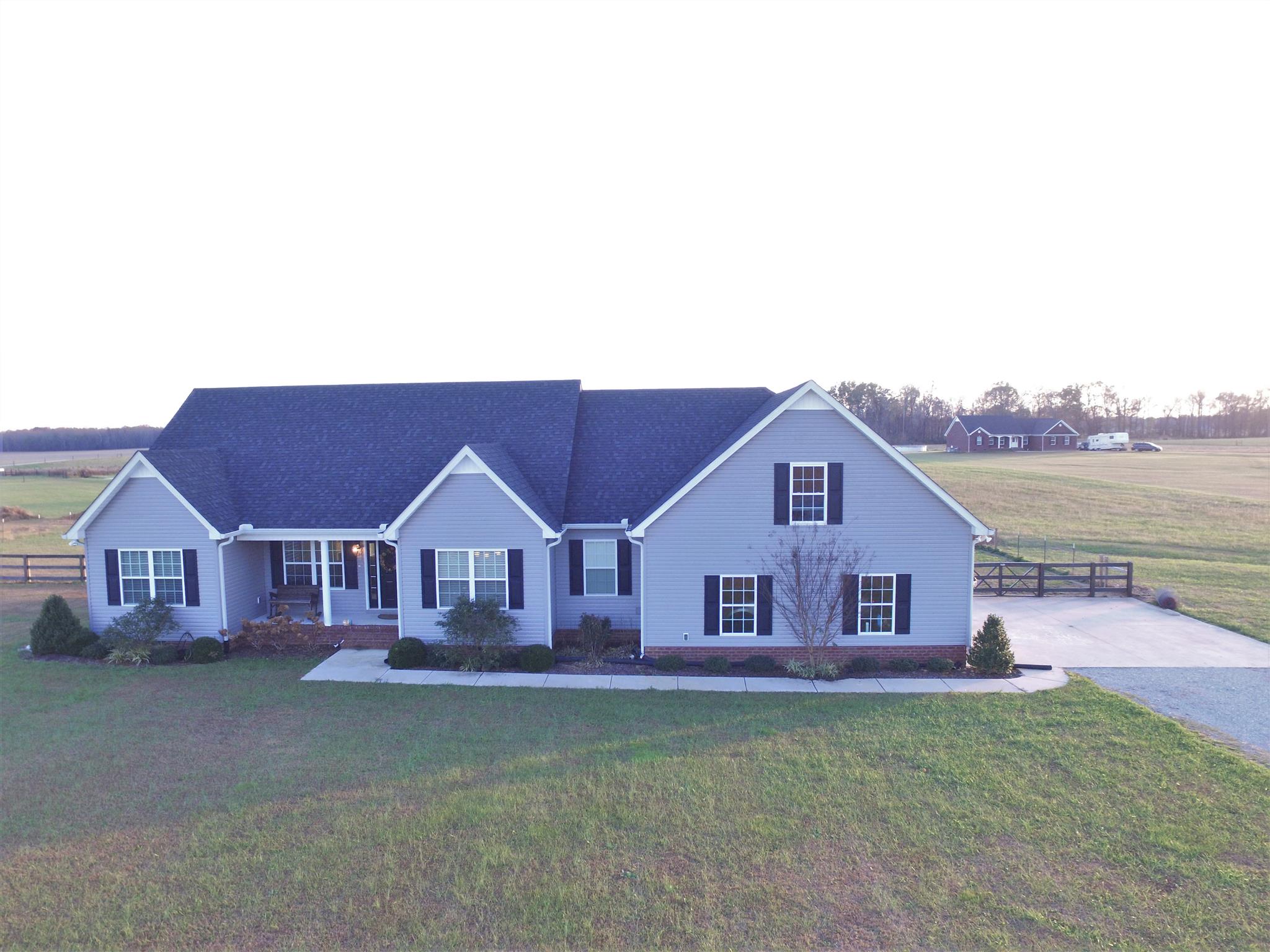 304 Williams Road Manchester, TN 37355 - Photo 1 of 20 a view of a yard in front of a house with large tree