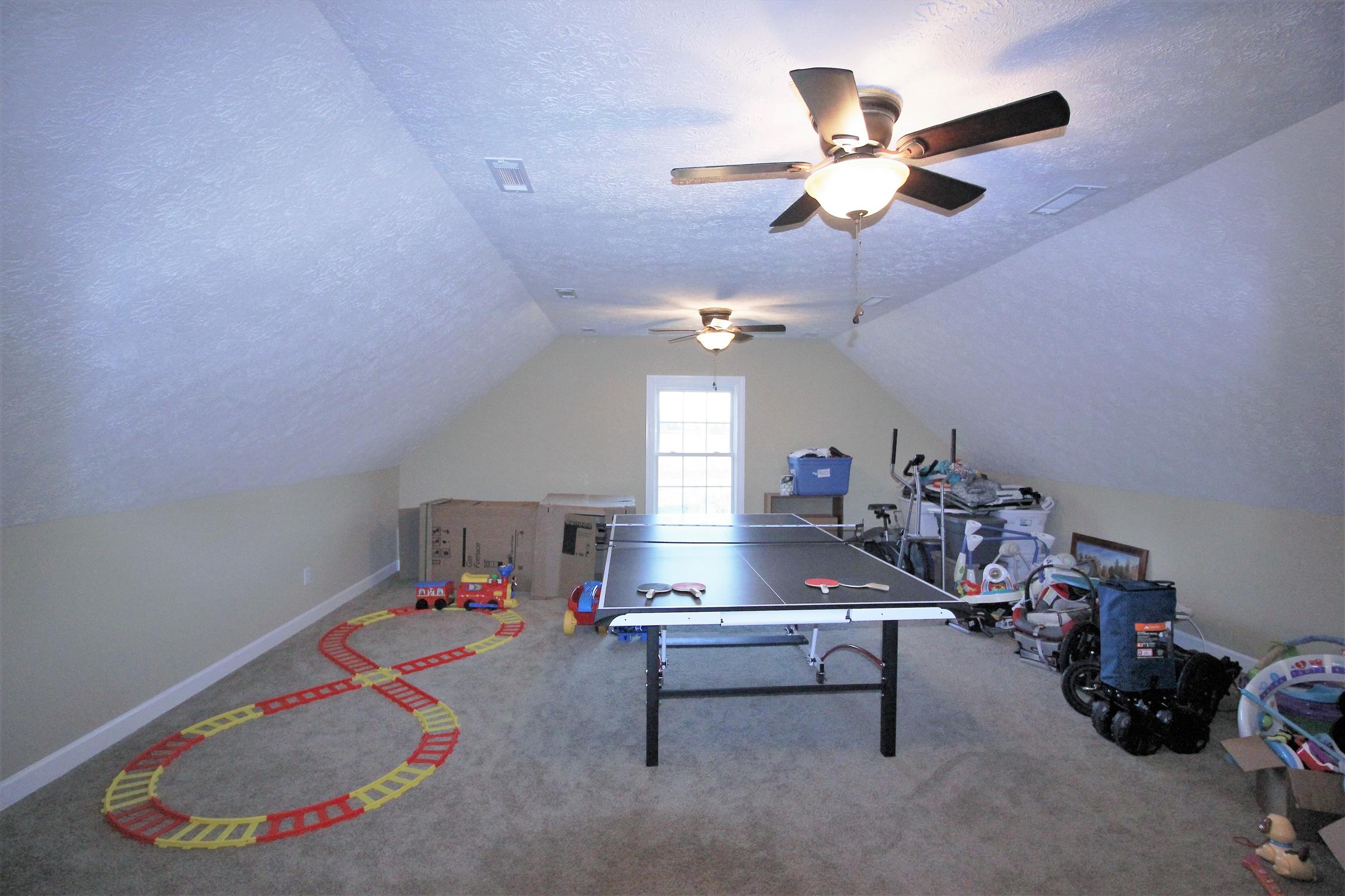 304 Williams Road Manchester, TN 37355 - Photo 17 of 20 a room with musical instruments