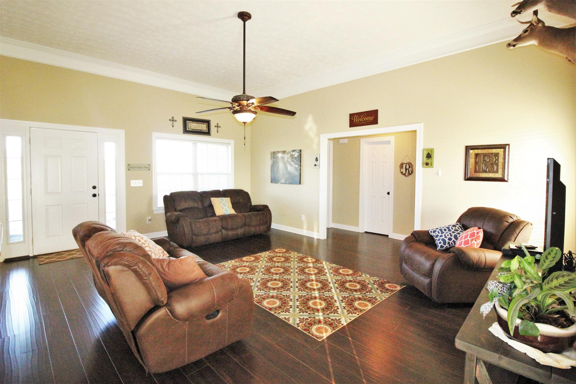 304 Williams Road Manchester, TN 37355 - Photo 4 of 20 a living room with furniture and a wooden floor