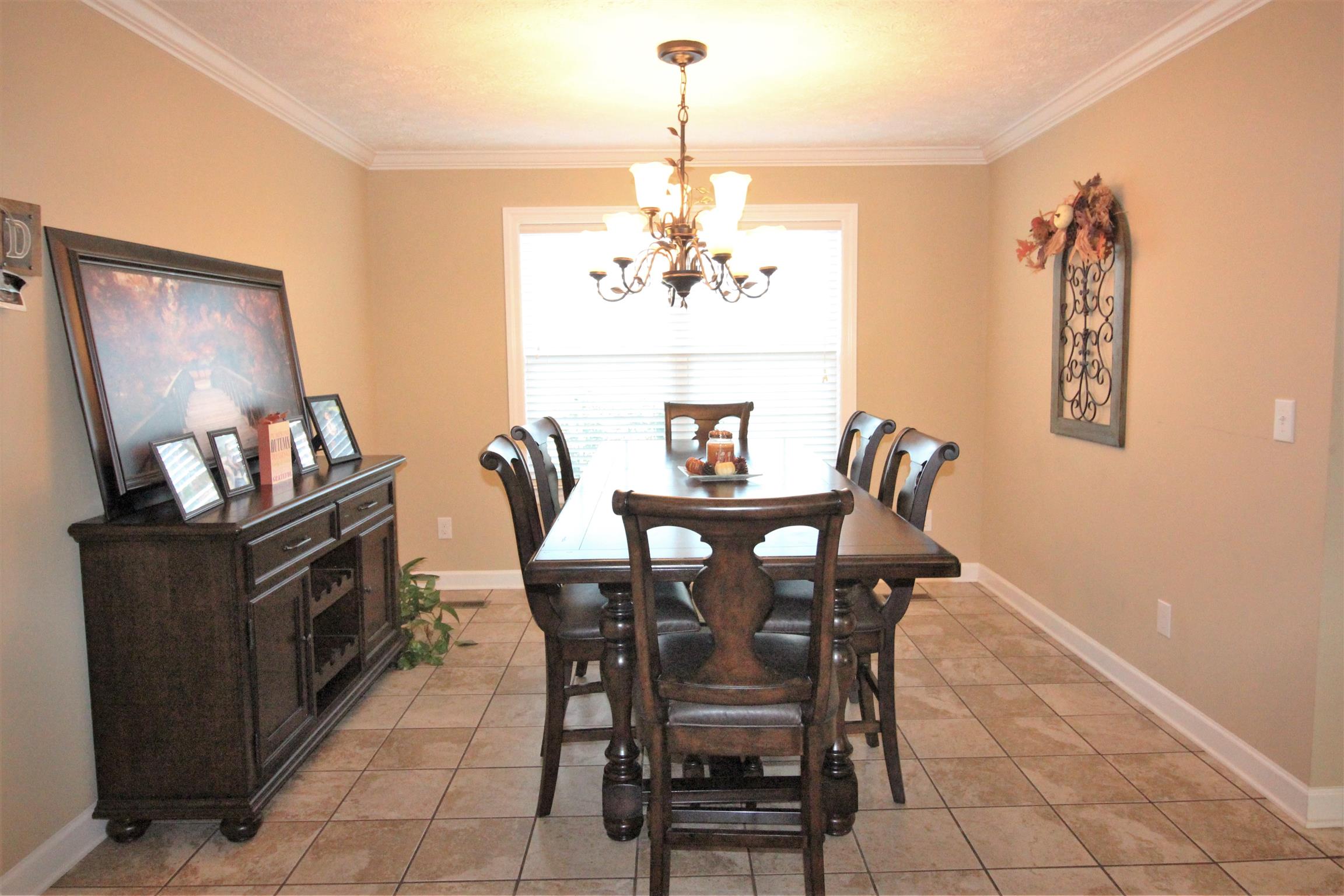 304 Williams Road Manchester, TN 37355 - Photo 8 of 20 a dining room with furniture and window