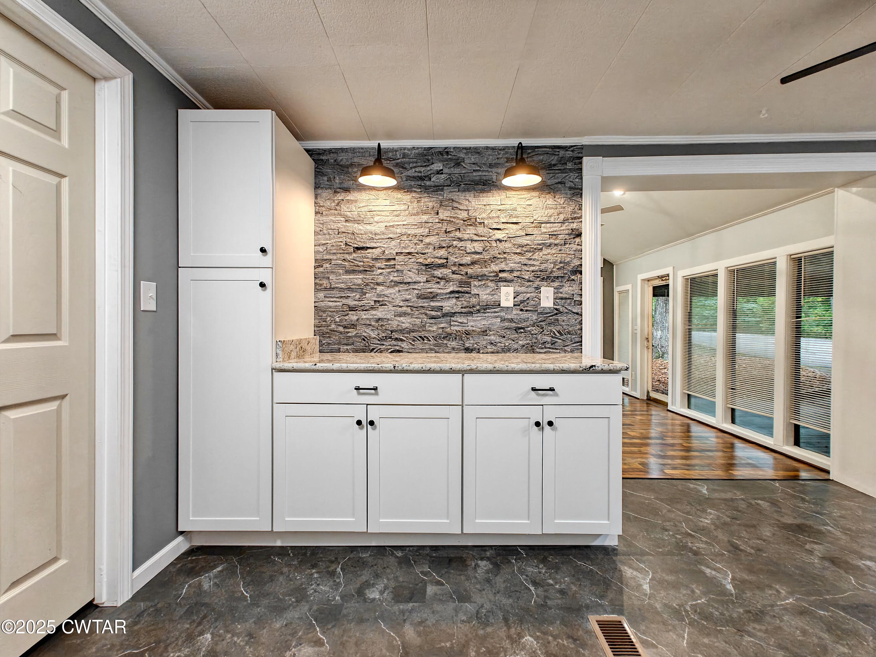 260 Cotham Drive Huntingdon, TN 38344 - Photo 16 of 29 a view of kitchen with windows