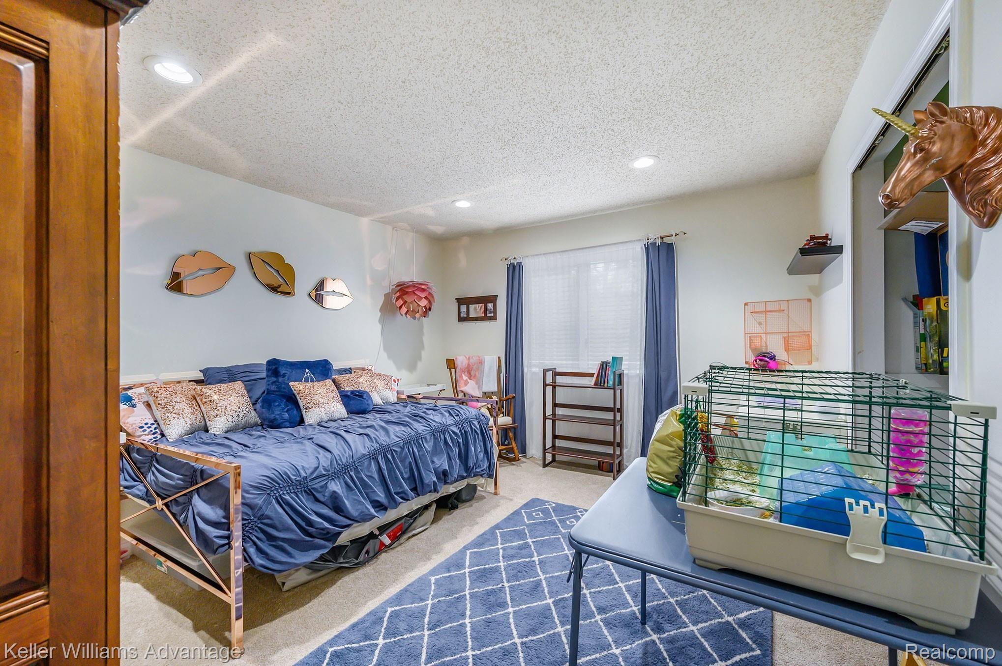 6940 Drake Road West Bloomfield, MI 48322 - Photo 25 of 59 6940-Drake_56.jpg