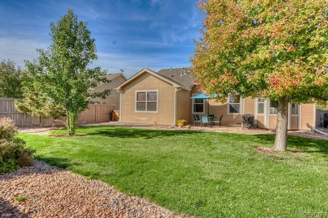 a view of a house with a yard