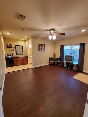 $1,700 | 7039 Kingston Cove Lane, Unit 207, Willis, TX 77318