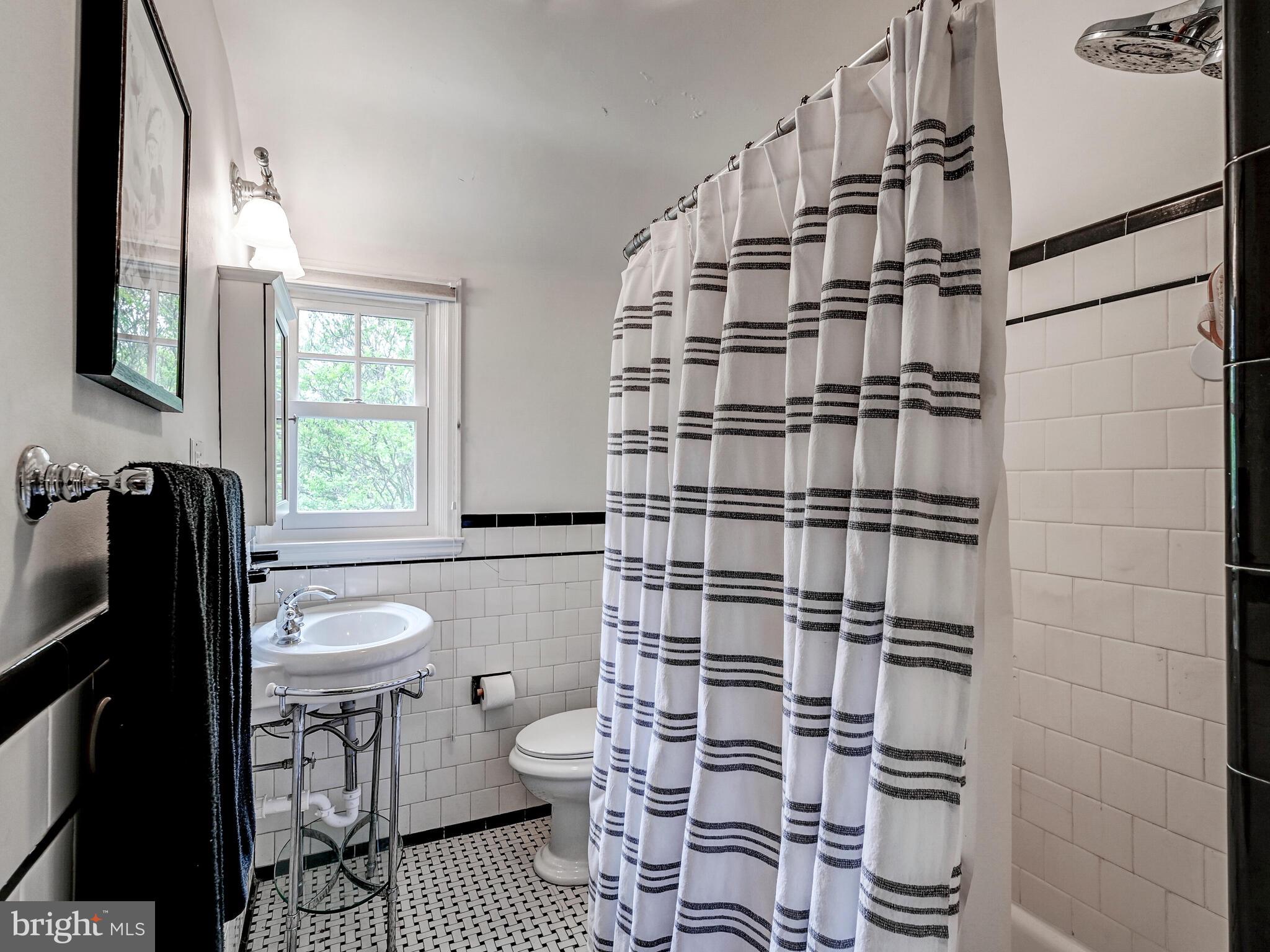 110 Armagh Drive Baltimore, MD 21212 - Photo 29 of 52 Hall bathroom