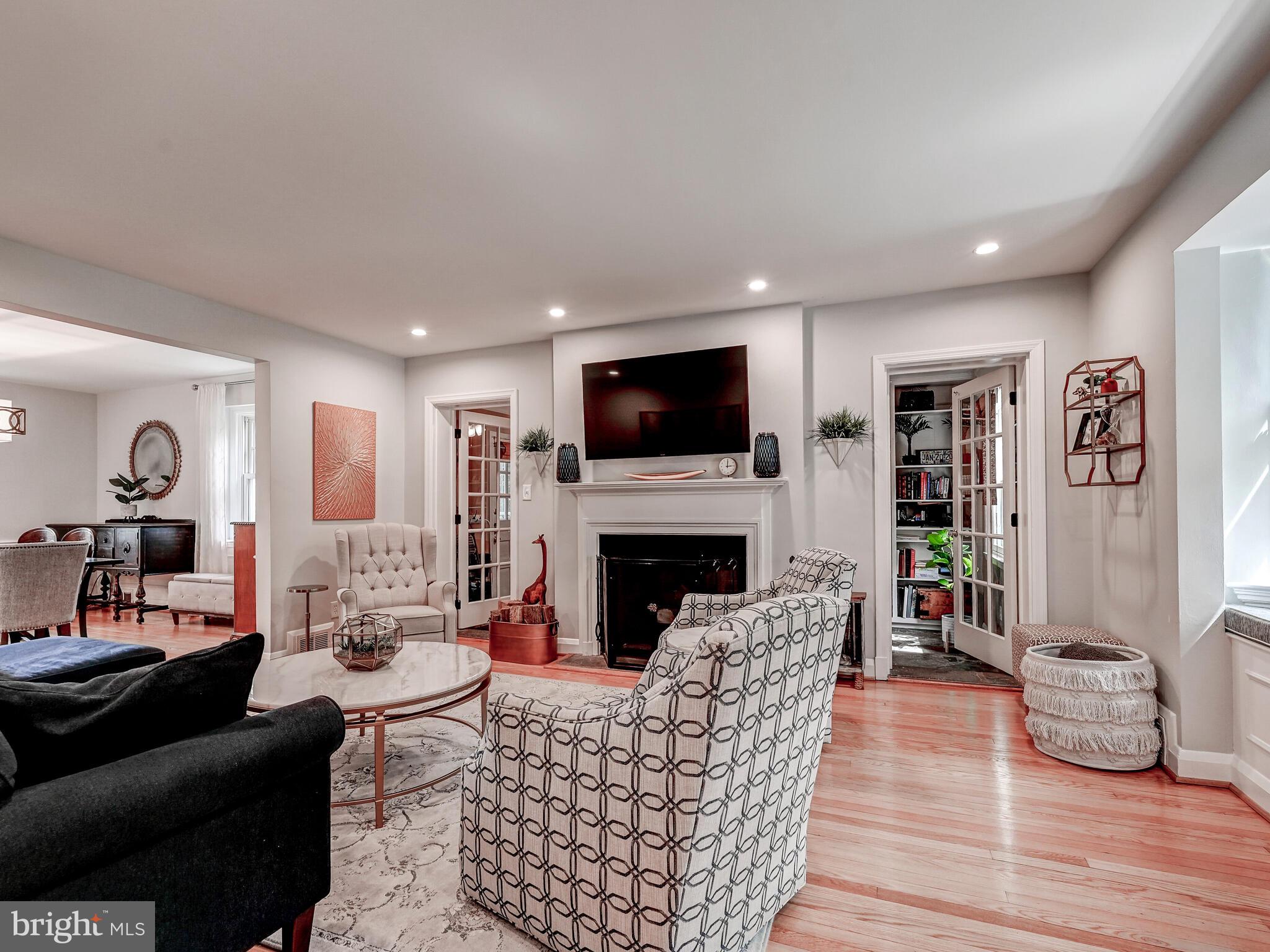 110 Armagh Drive Baltimore, MD 21212 - Photo 9 of 52 Living Room
