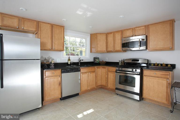 10211 Procter Street Silver Spring, MD 20901 - Photo 13 of 30 Kitchen