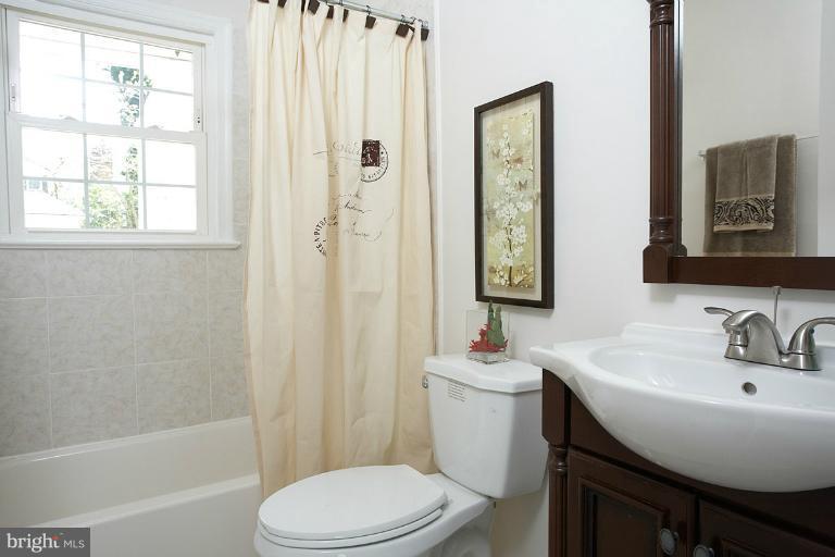 10211 Procter Street Silver Spring, MD 20901 - Photo 14 of 30 Bath