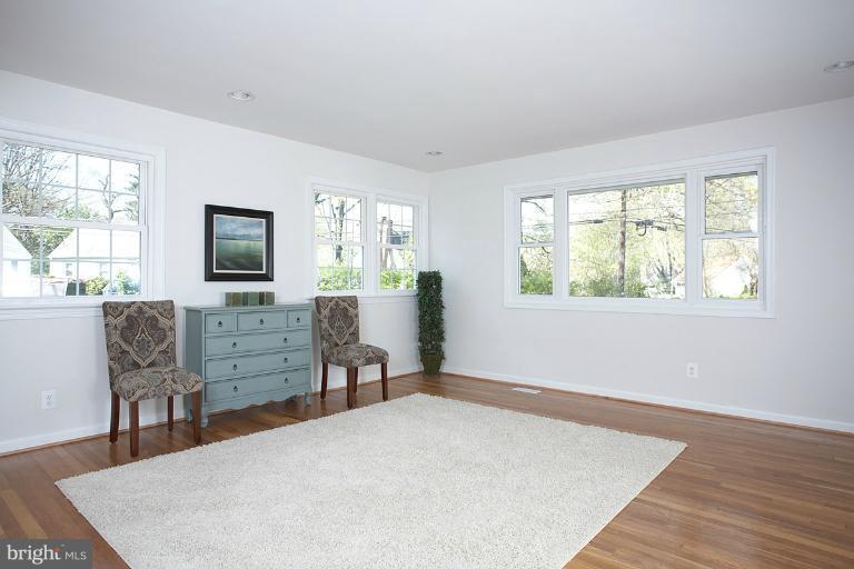 10211 Procter Street Silver Spring, MD 20901 - Photo 25 of 30 Living Room