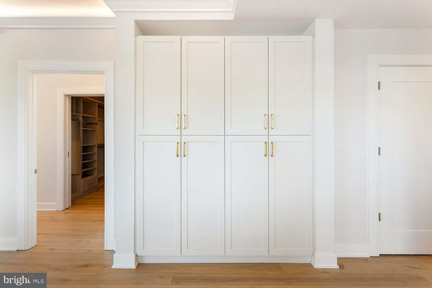 6718 Lowell Avenue, Unit 702 McLean, VA 22101 - Photo 17 of 75 a view of a livingroom with wooden floor