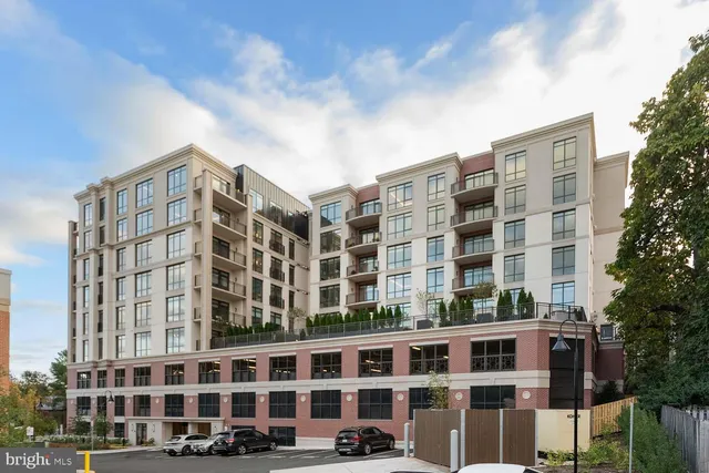 $1,789,900 | 6718 Lowell Avenue, Unit 702, McLean, VA 22101