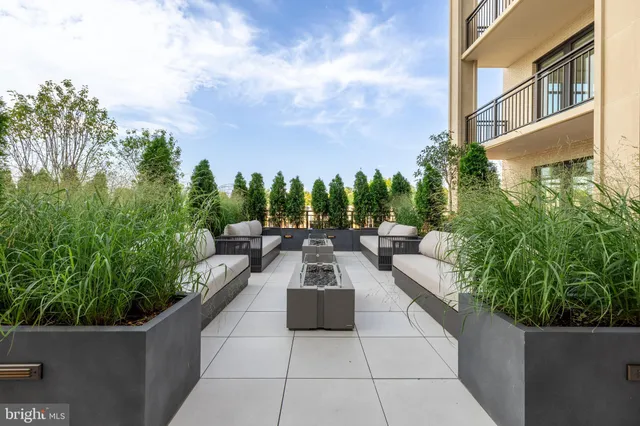 $1,789,900 | 6718 Lowell Avenue, Unit 702, McLean, VA 22101