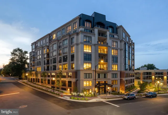 $1,789,900 | 6718 Lowell Avenue, Unit 702, McLean, VA 22101