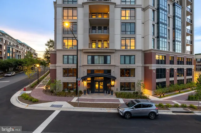$1,789,900 | 6718 Lowell Avenue, Unit 702, McLean, VA 22101