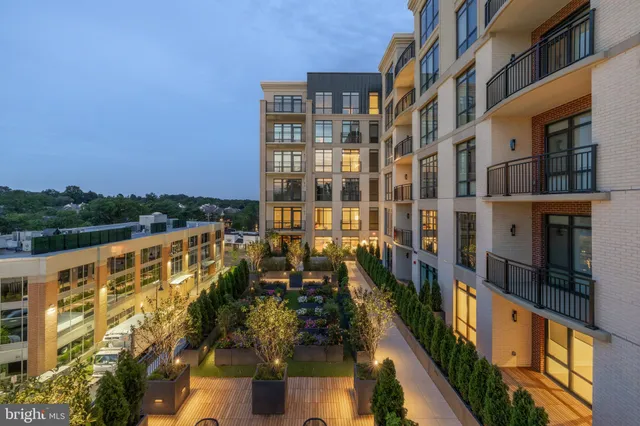 $1,789,900 | 6718 Lowell Avenue, Unit 702, McLean, VA 22101